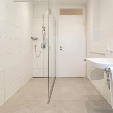 Nien 2 Wildrose * Grömitz