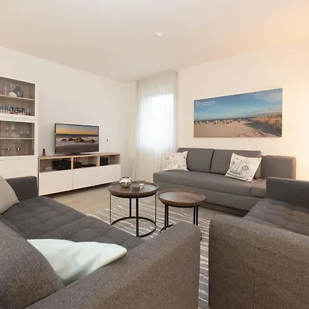 Nien 2 Wildrose * Grömitz